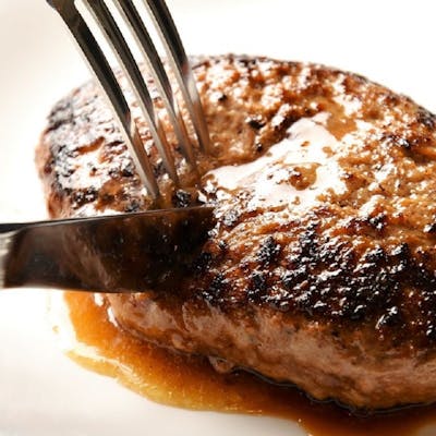 肉汁あふれる絶品ハンバーグステーキ
