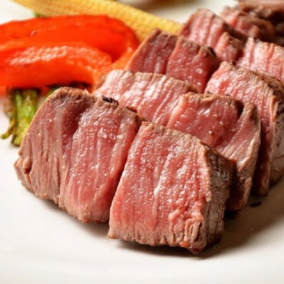 レアで味わう国産牛A3ヒレステーキ