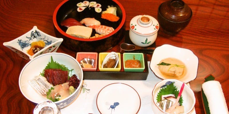 接待【鮨会席 雅】菊刺身、焼き魚、松鮨　甘味など　全10品