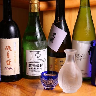 各地から厳選した地酒で非日常感を堪能