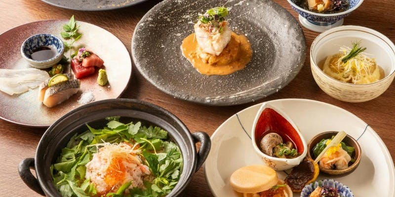 ご接待向け【宴コース】個別盛り　特選食材と冬限定の香住蟹の土鍋ご飯等（全8皿）（お料理のみ）
