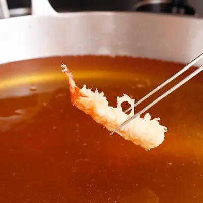 当店の天ぷらは、衣に甘みがでる太白胡麻油を使用