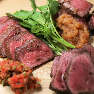 難波本店で必食の赤身肉ステーキ