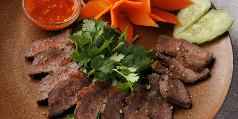 忘年会特別コース！タイ風ステーキや豚トログリル9品＋2時間飲み放題