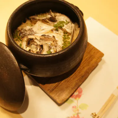 季節の土鍋炊き込みごはん