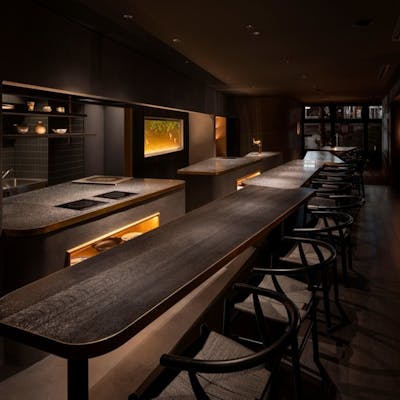 職人の技を愉しめるライブ感が自慢のカウンター席