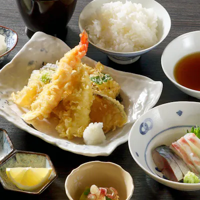 旬の鮮魚と季節野菜の恵み。揚げたての天ぷらと本格和食