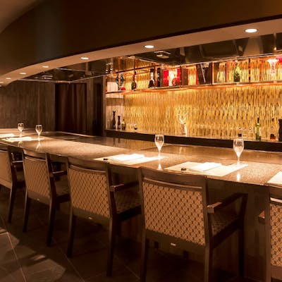 高級感のある落ち着いたカウンター