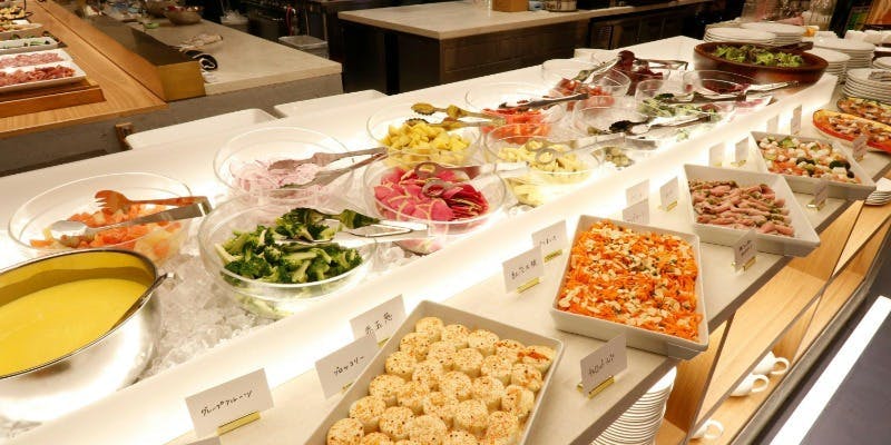 【ランチビュッフェ】＋選べるメイン＋スペインワインやハーブティー飲み放題 