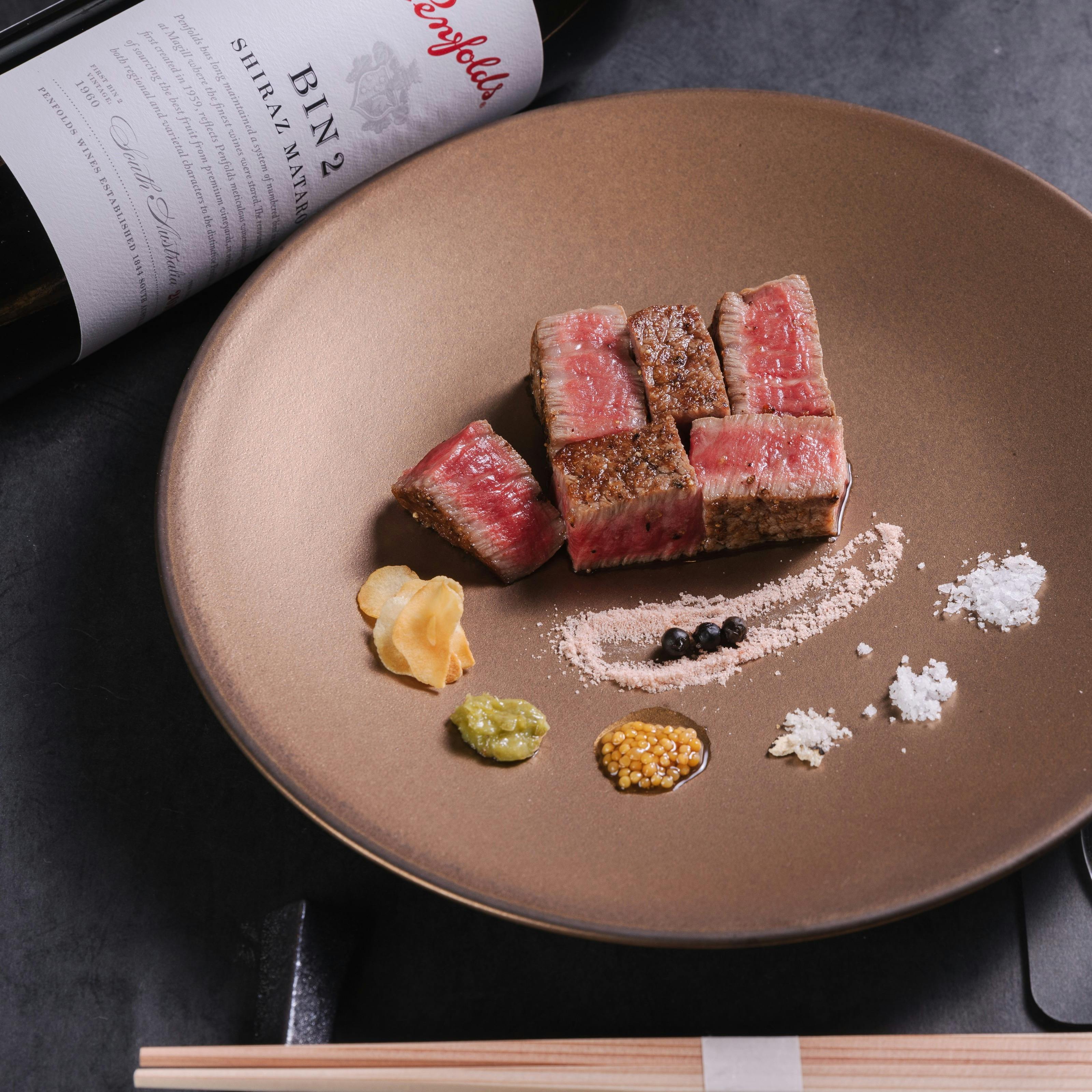 和牛鉄板焼 SASUKE (ワギュウテッパンヤキ サスケ) - 北谷/鉄板焼