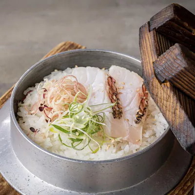 素材からこだわった新鮮な魚料理