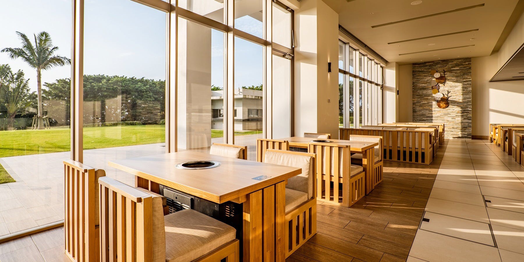 バーベキューレストラン「カペラ」／ホテル オリオン モトブ リゾート＆スパ - 画像1