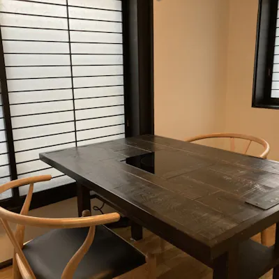 落ち着く店内で