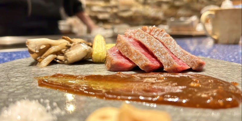 【楽山】前菜盛り合わせ、アワビ蒸し焼き、鉄板ステーキなど全6品