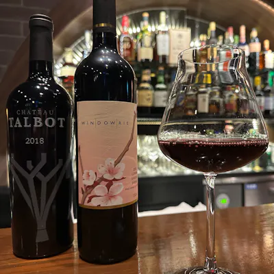 お好みのカクテルやお酒存分に