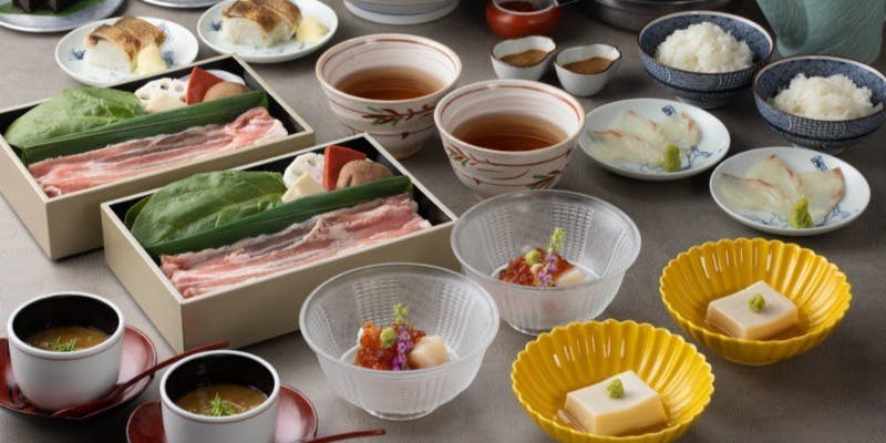 【お顔合わせ・還暦等ご家族のお祝いに】お祝い会席（万寿（ずわい蟹 和牛サーロイン 豚）要予約※個室）