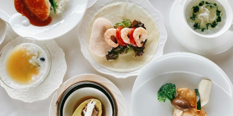 菫（すみれ）ふかひれスープに海鮮料理など全7品 ＋グラススパークリング付き