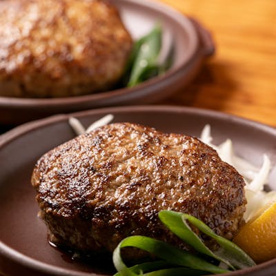 肉汁を閉じ込め、ほんのり香るスパイス、やみつきハンバーグ