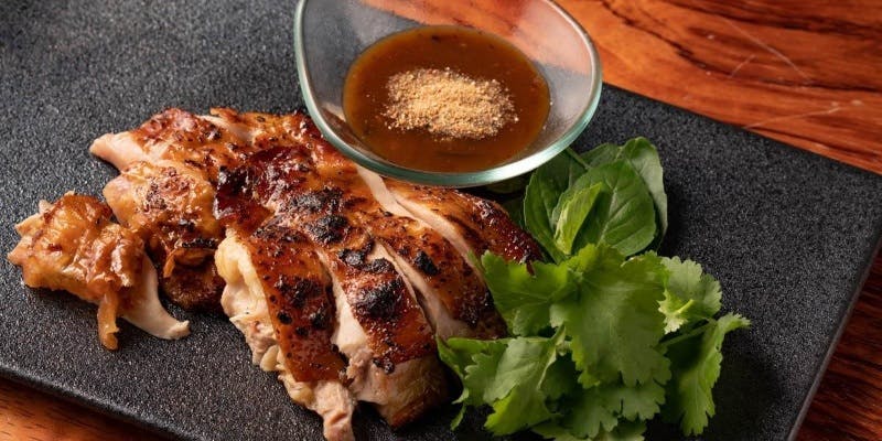 【オリエンタルコース】前菜4種盛り合わせや鶏もも肉のハーブ焼きなど（12/15まで）