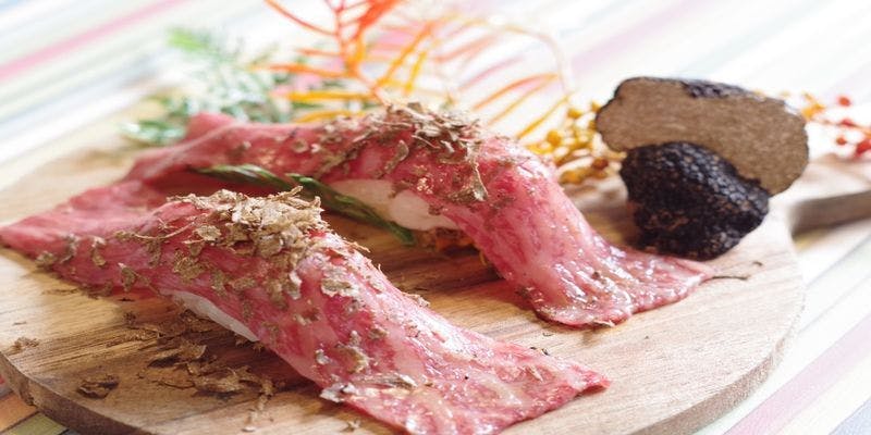 【ラグジュアリーコース】霜降り肉握り、上ロース、上タン、黒毛和牛等 全18品＋生ビール含む90分飲み放題