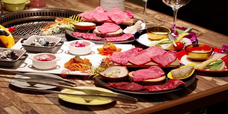 【肉ケーキ付コース】花火付き肉ケーキと特選黒毛和牛、蝦夷鹿など 全15品