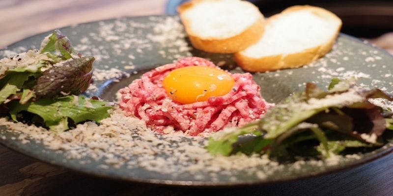 【ベーシックコース】ユッケ、黒毛和牛、蝦夷鹿等 お楽しみいただける 全16品＋生ビール含む90分飲み放題