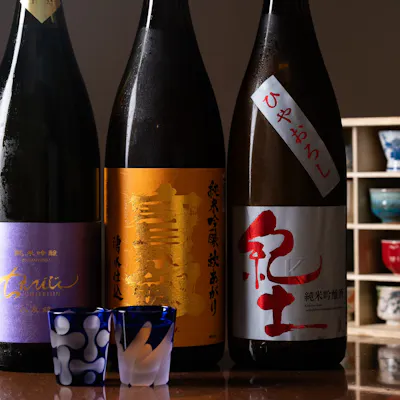 入手困難な日本酒やこだわりのワインもご用意しております