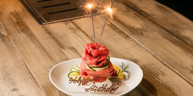 【KINTAN Anniversary Course】人気の肉ケーキで記念日をお祝い