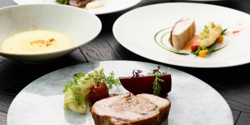 【チャコール】薪窯で仕上げた桜島美湯豚が味わえるコース ＋飲み放題