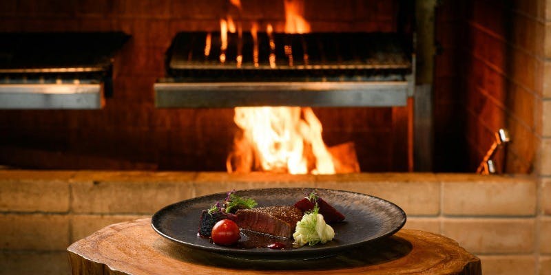 【ファイヤーストーム】薪火で仕上げた鹿児島産黒毛和牛フィレを堪能＋飲み放題