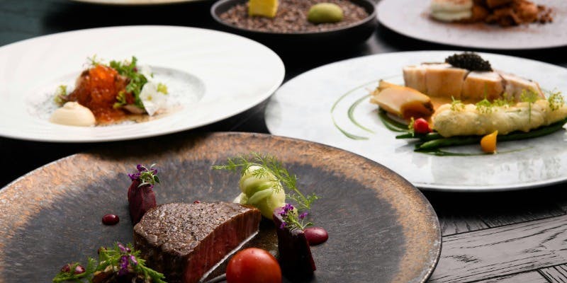 【フレア】薪火で仕上げた黒毛和牛フィレや世界三大珍味を堪能するコース