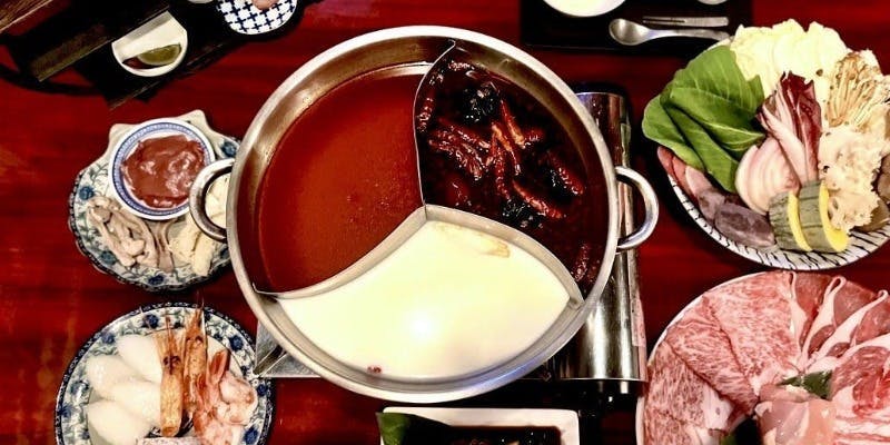 【10月～12月までの季節限定特選コース】正宗四川 上海蟹三色火鍋コース＋乾杯スパークリング付き