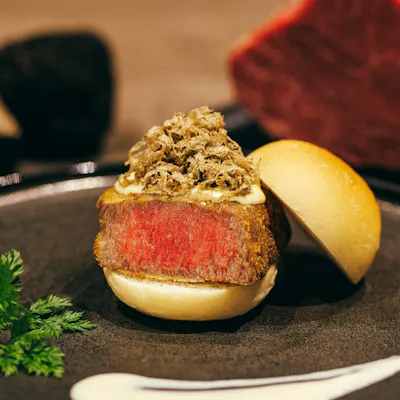 厳選されたお肉でいただく充実したコースもご用意