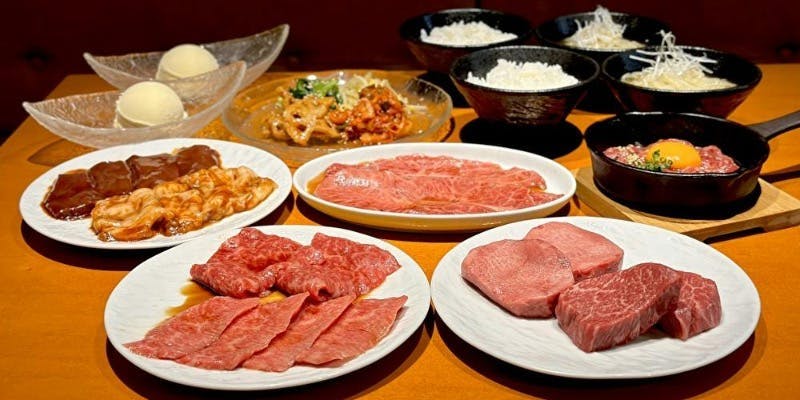 ＼歓送迎会・宴会・会食に／人気の厚切りや厳選お肉が食べられる7,800円コース