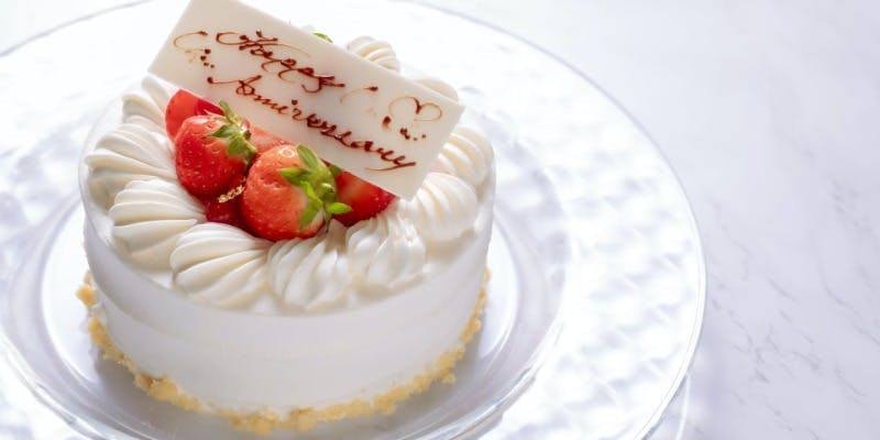 【記念日ディナー】 特別な日を大切な人達とご一緒に！＋乾杯スパークリング＆イチゴのホールケーキ