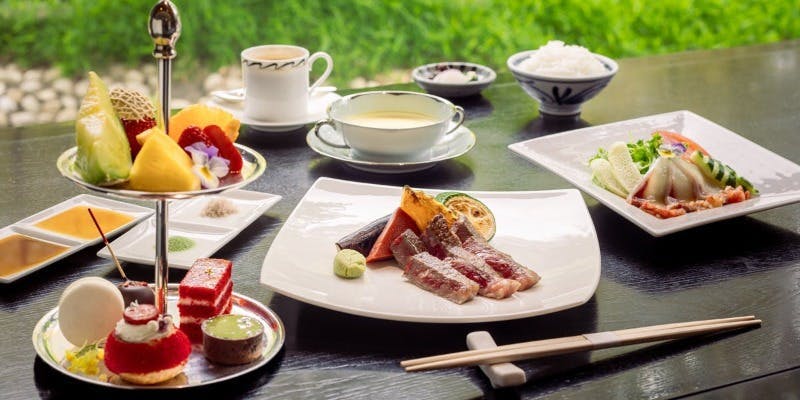 レディースランチ「煌」＋前菜・スープ・国産牛サーロイン・ケーキスタンド　を含む全6品