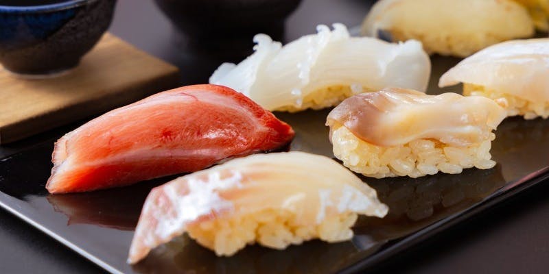 鮨割烹ディナーコース 【雪華】せっか＋季節のお造り・銀鱈の塩麹鍋・握り鮨　など8品（12/1～3/1）