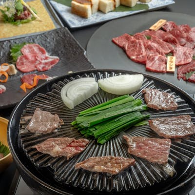 馬肉の上に交差する継承と革新(イノベーティブ)