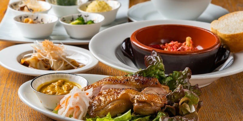 【サイゴンコース】前菜五種、海老の水餃子、選べる〆のお料理全10品＋1ドリンク