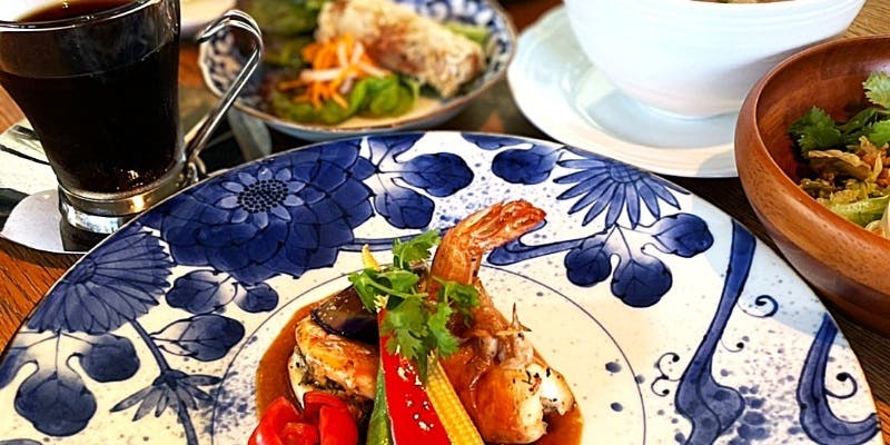 【プレミアムランチ】選べる逸品＆メイン・デザートなど＋1ドリンク