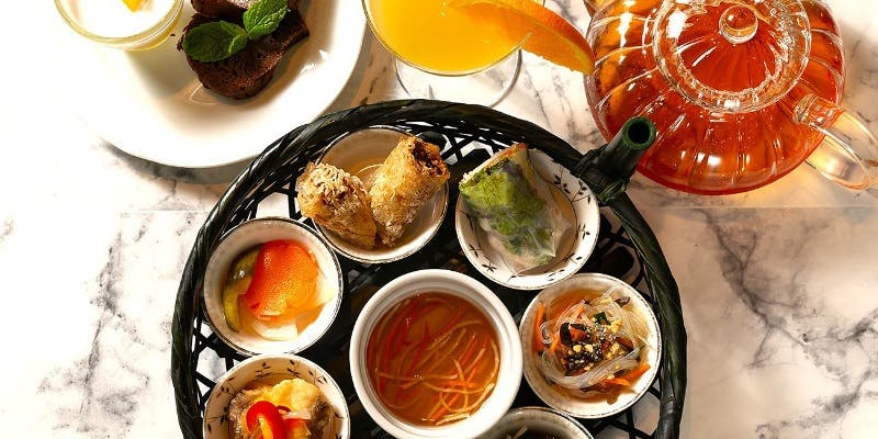 【花籠ランチ】ベトナム籠盛り7種、選べるお食事2種、デザート2種＋モクテル含む1ドリンク