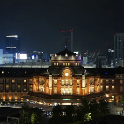 店内から見える東京駅の夜景