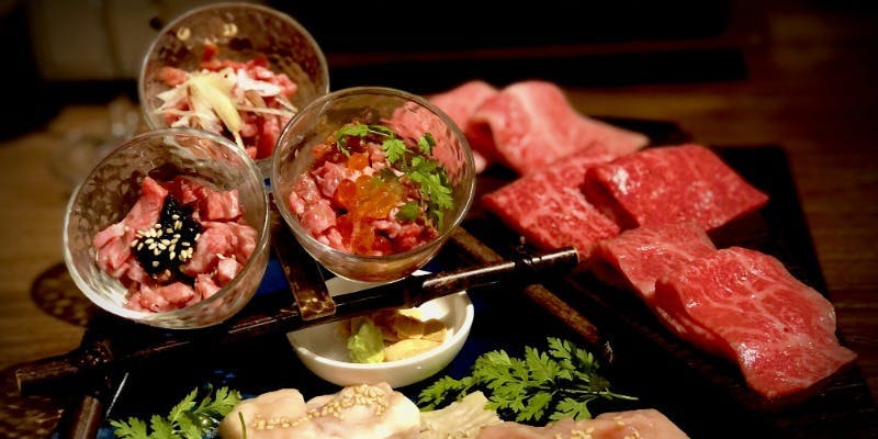 【プレミアム飲み放題付き】ユッケ三種食べ比べコース【希少部位多数】