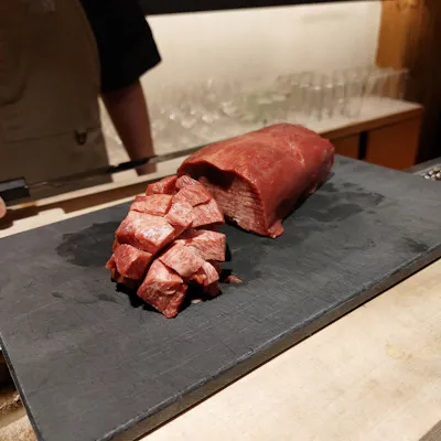 目の前で焼き上げられるお肉