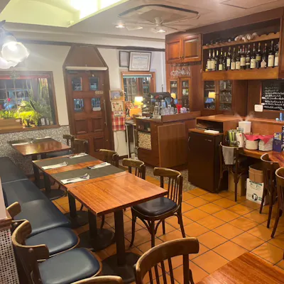 落ち着いた雰囲気の店内