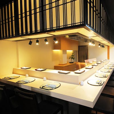 こだわりの豪華絢爛な店内で至福の時間を