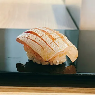 握りと逸品料理が交差する五感を満たすおまかせコース