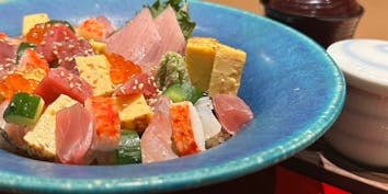 【ランチ】バラちらし海鮮丼定食 - 亀甲