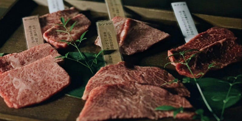  【肉寿司ユッケ贅沢ランチコース】＋1ドリンク無料