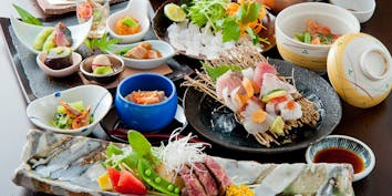 【豊輝コース】先付、前菜、豪華造り盛り、神戸牛ハネシタ、揚物など全9品 - 神戸和食 とよき